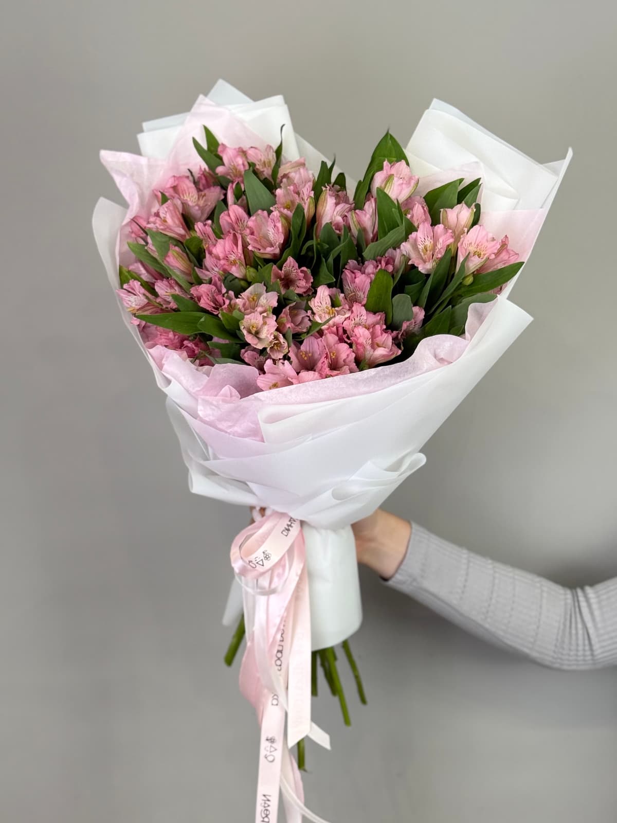 МЕГА АКЦИЯ Оригинальный букет из 15 альстромерий "Primadonna"