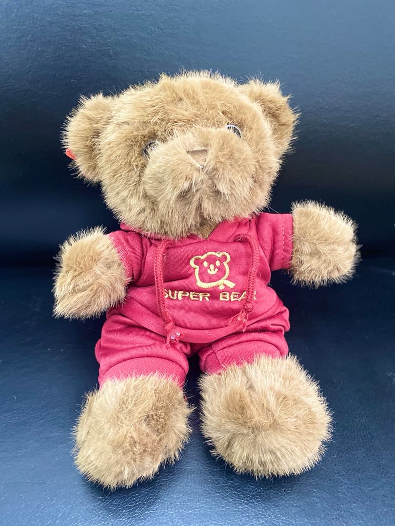 Мишка  в бордовом костюме , коричневый