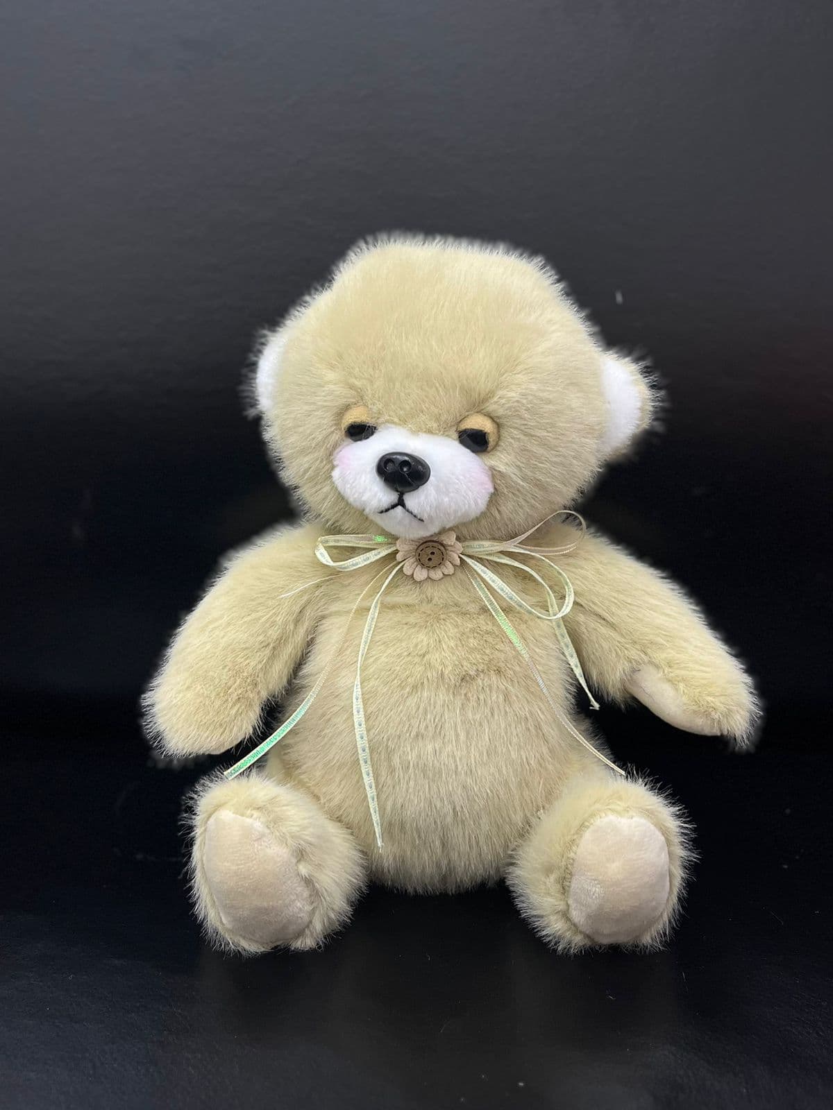 Мишка с цветочком, бежевая 23 см