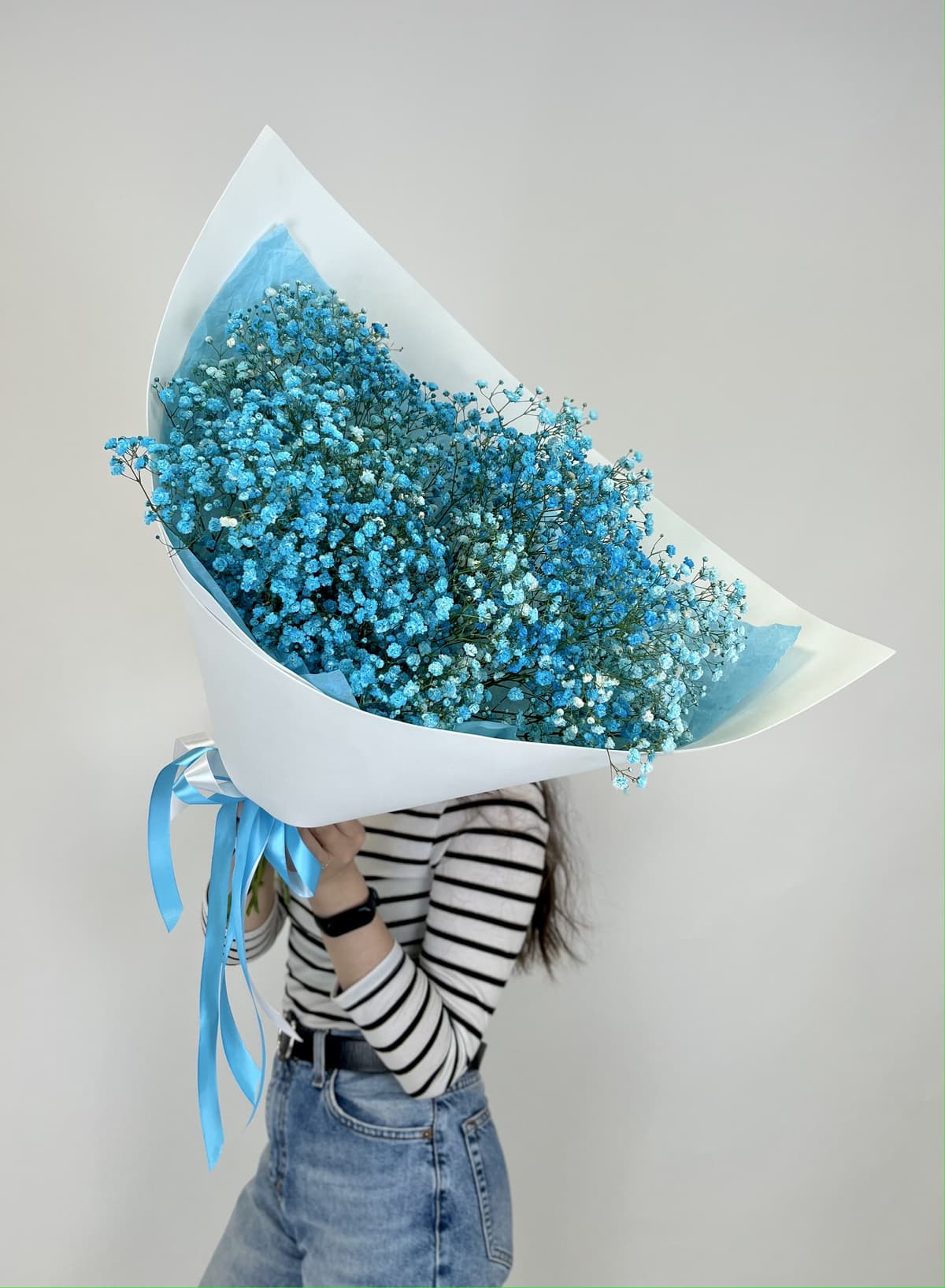 Моно букет из 9 голубых Гипсофил в фоамиране