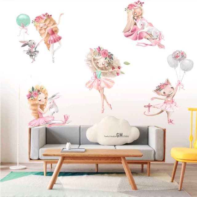 Наклейка пластик интерьерная цветная "Малышка-балерина со зверюшками" 30х90 см Наклейка пластик интерьерная цветная "Малышка-балерина со зверюшками" 30х90 см