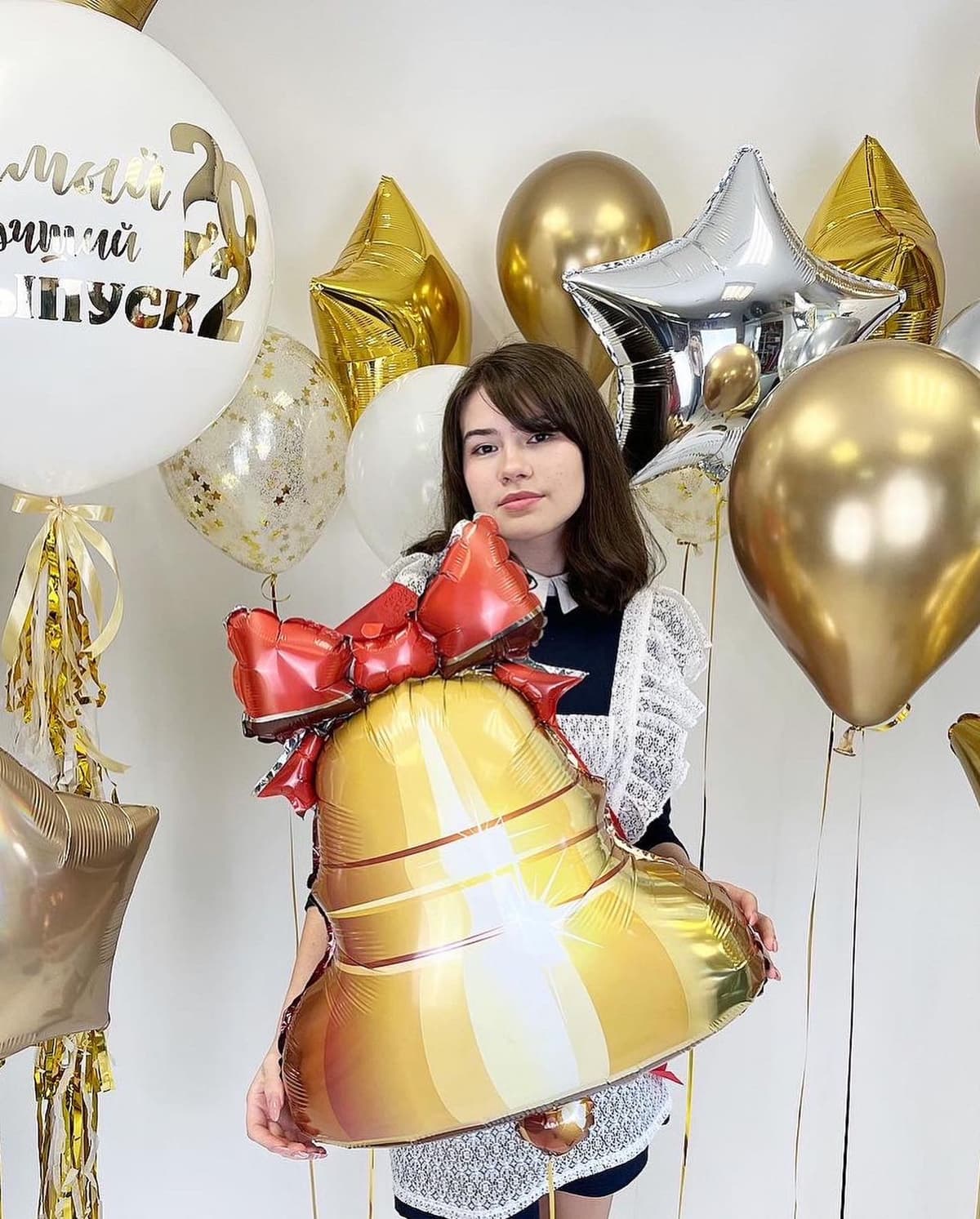 Оформление из шаров на грузах «Последний звонок»