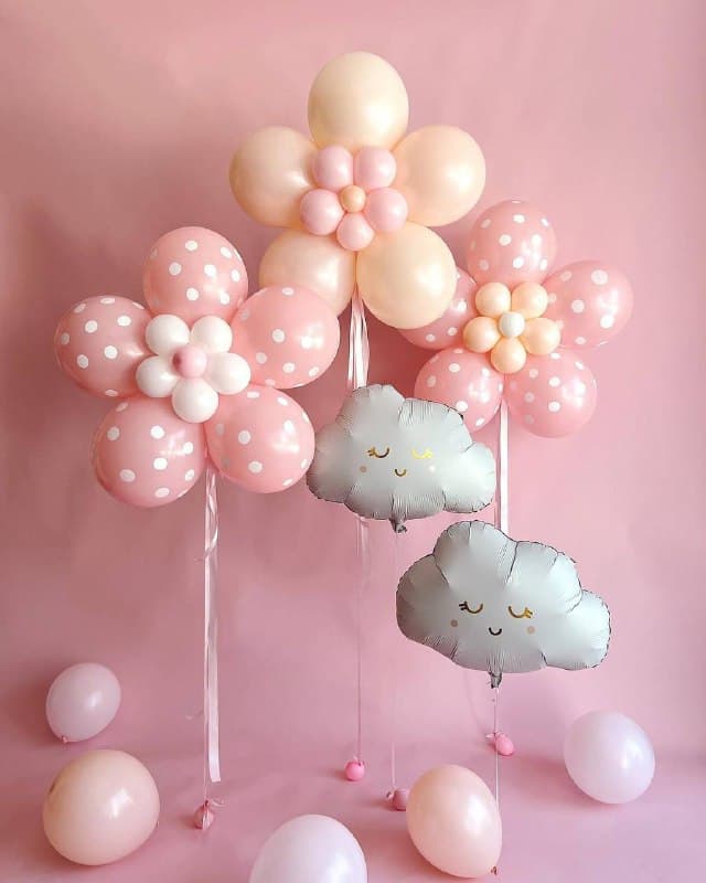 Оформление из шаров «Облачная полянка» Оформление из шаров «Облачная полянка»