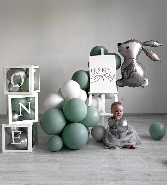 Оформление из шаров «One birthday » Оформление из шаров «One birthday »