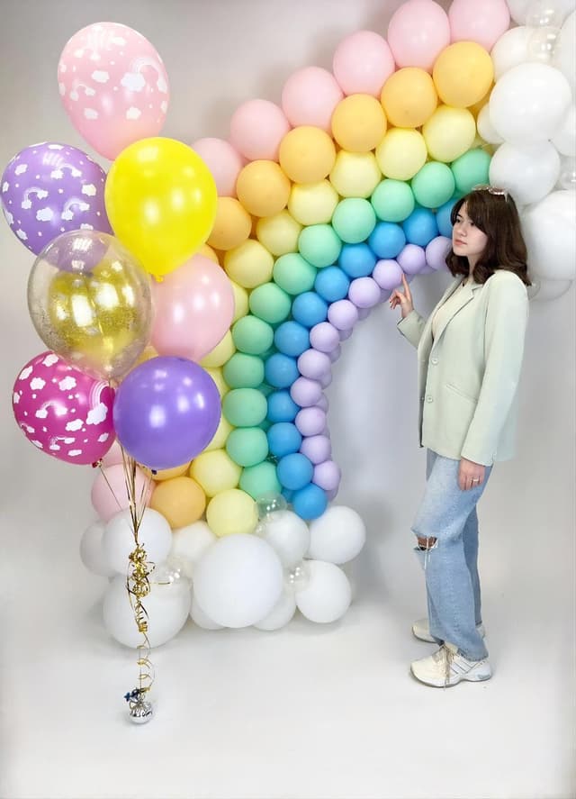 Оформление из шаров "Радужный день" Оформление из шаров "Радужный день"