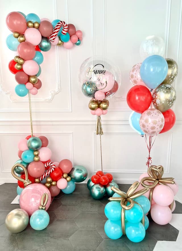 Оформление из шаров с воздухом и фонтаном «С Новым Годом» Оформление из шаров с воздухом и фонтаном «С Новым Годом»