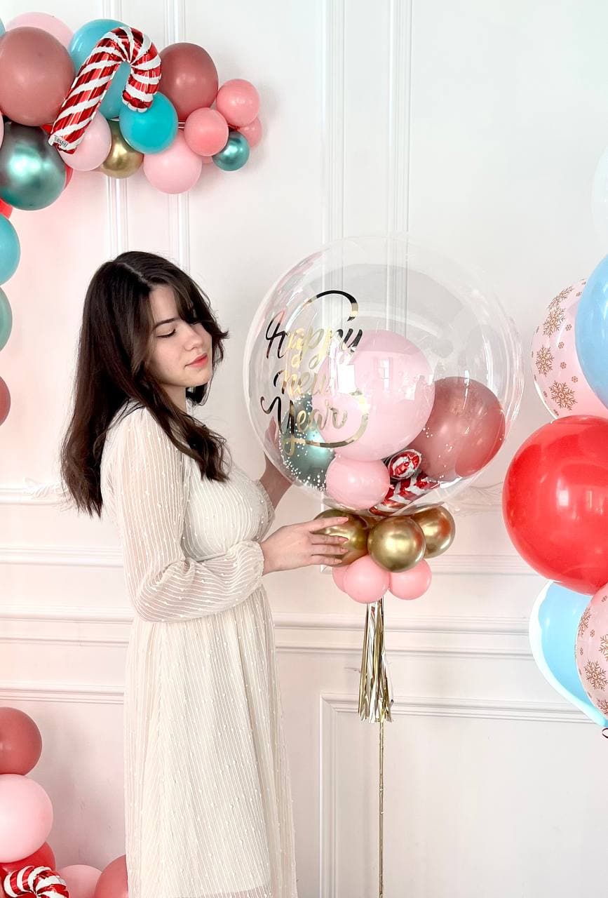 Оформление из шаров с воздухом и фонтаном «С Новым Годом»