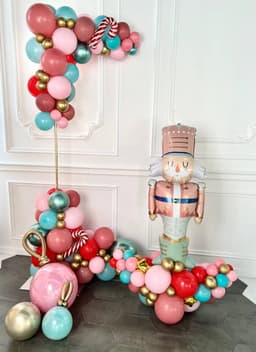 Оформление из шаров с воздухом «Королевский Щелкунчик»