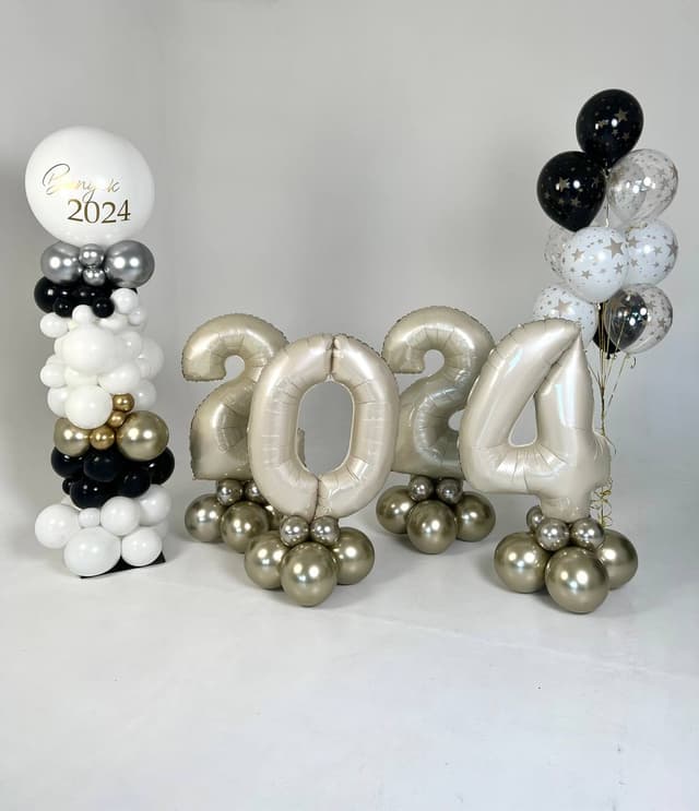 Оформление из шаров «Выпускной в классическом сочетании» Оформление из шаров «Выпускной в классическом сочетании»