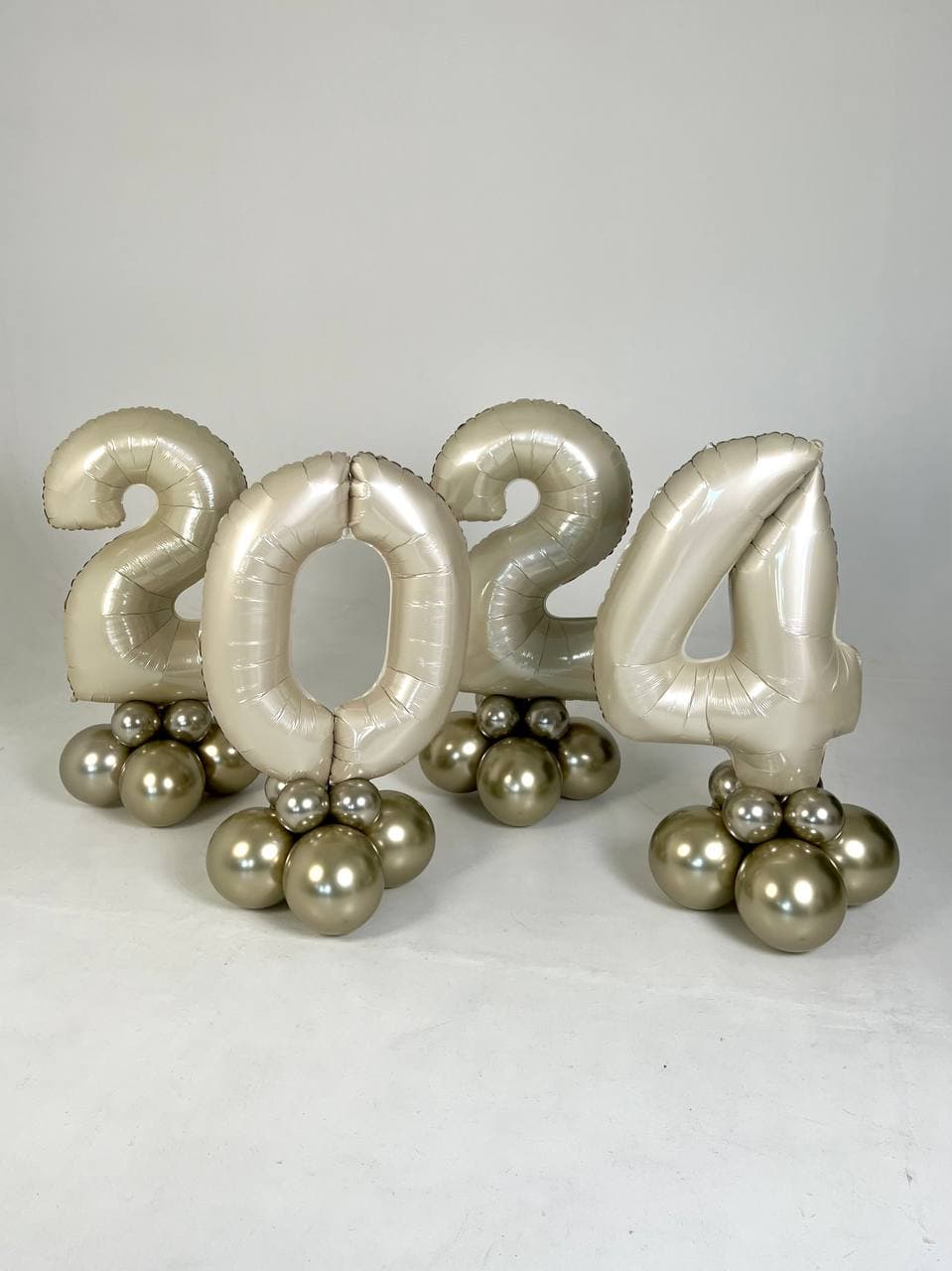 Оформление из шаров «Выпускной в классическом сочетании»