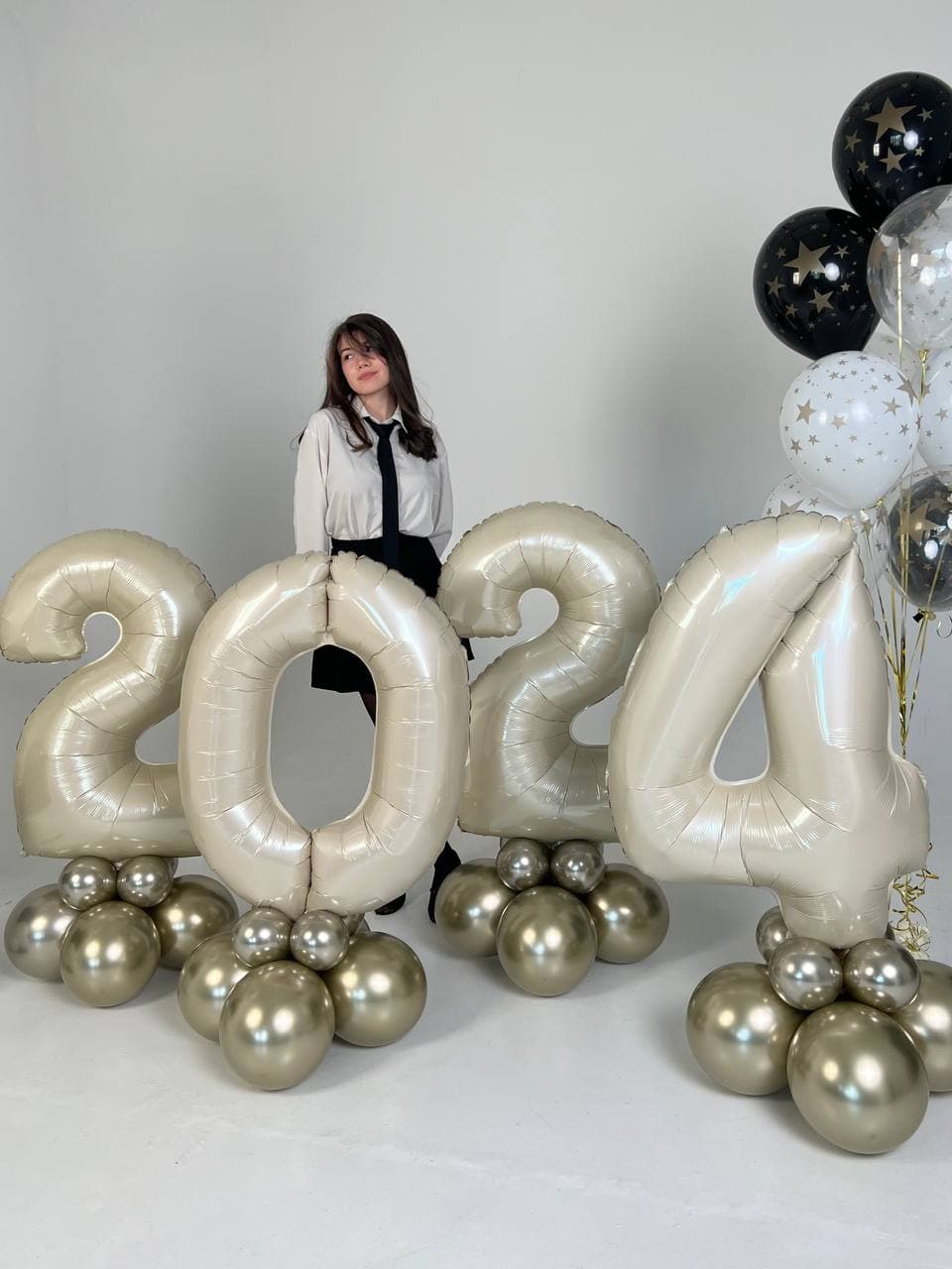 Оформление из шаров «Выпускной в классическом сочетании»