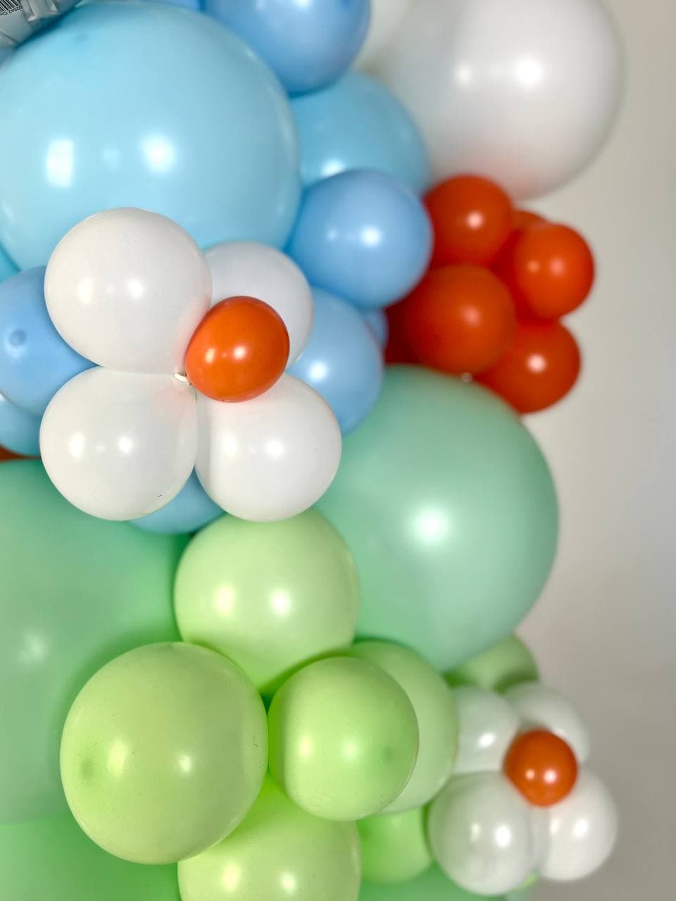 Оформление из шаров « Яркое солнышко»