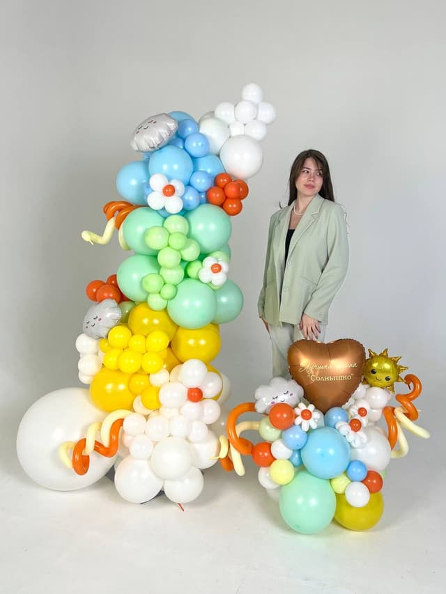 Оформление из шаров « Яркое солнышко» Оформление из шаров « Яркое солнышко»