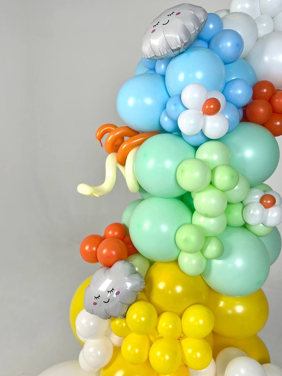 Оформление из шаров « Яркое солнышко»