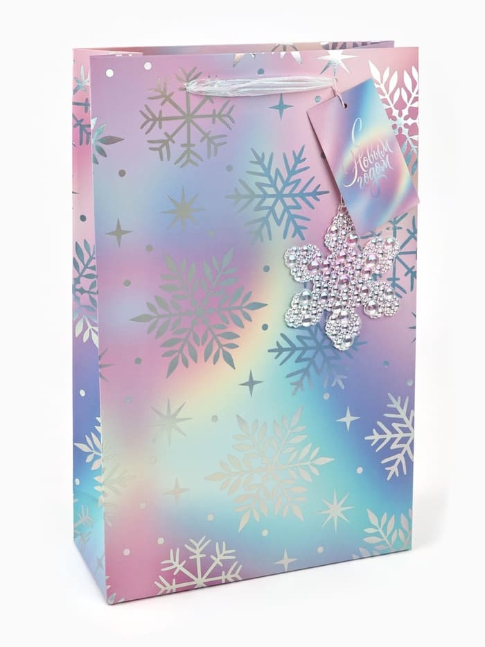 Пакет подарочный «Новогодний сюрприз», голография, тиснение, с ёлочной игрушкой и шильдиком, 25.5×9×30 см