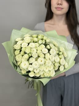 МЕГА АКЦИЯ Популярный букет из 25 белых кустовых роз