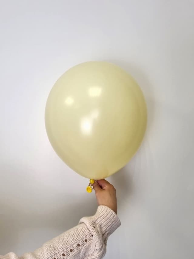 Шар даблстафф (шар в шаре) желтый + белый пастель 30 см Шар даблстафф (шар в шаре) желтый + белый пастель 30 см