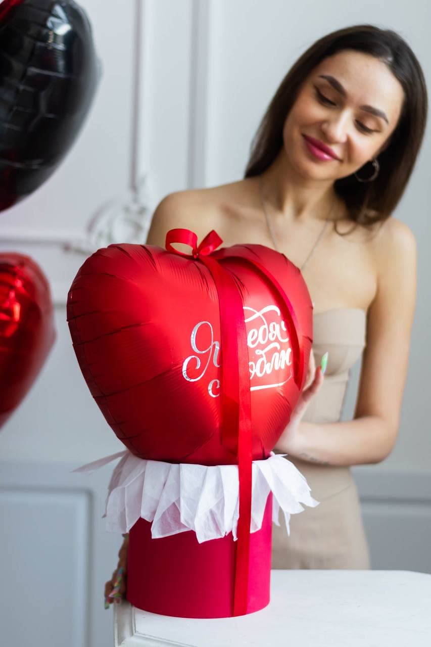 Шар в шляпной коробке «Я тебя люблю»