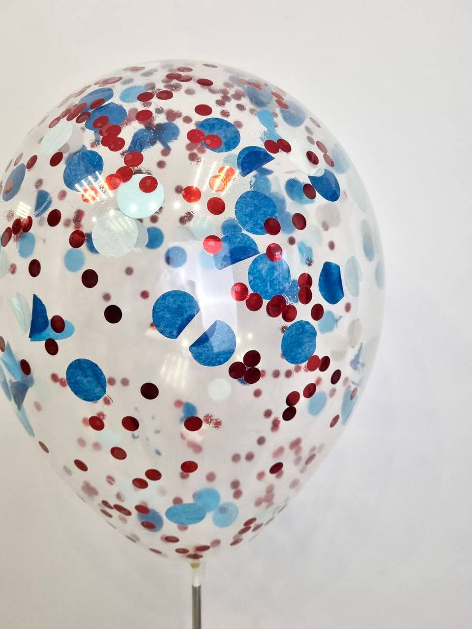 Шарик с круглым конфетти (красное и голубое)