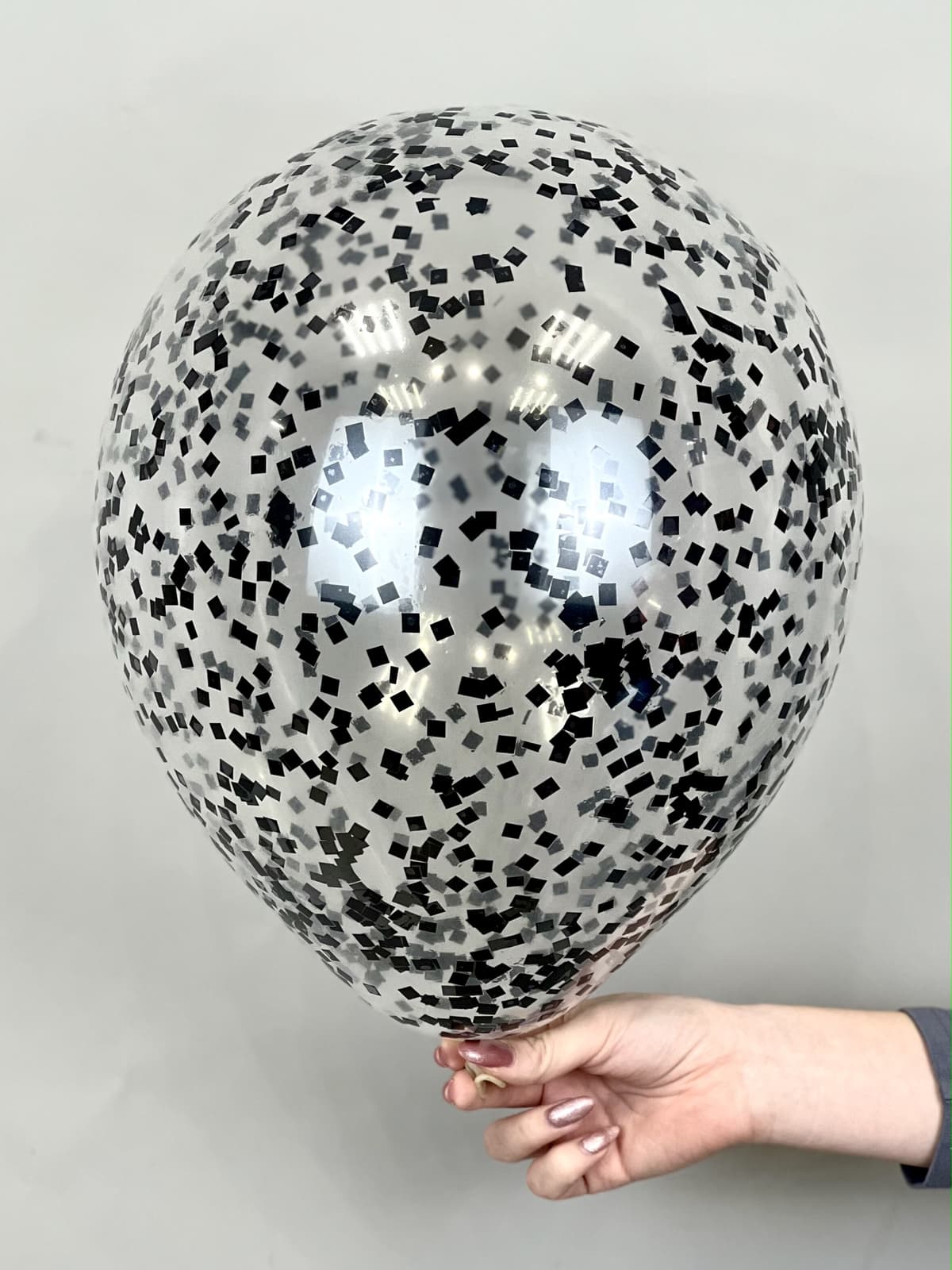 Шарик с квадратным конфетти (черный)