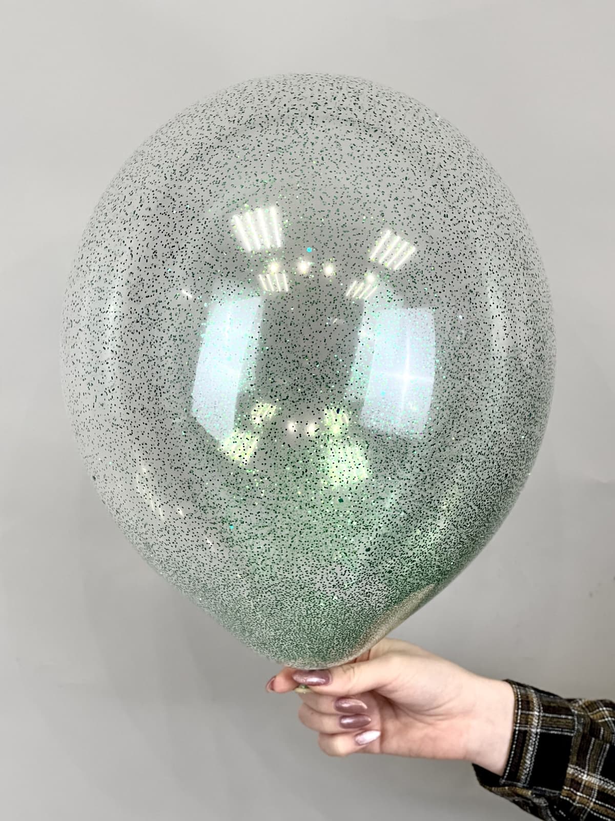 Шарик с шестигранным конфетти (зеленое)