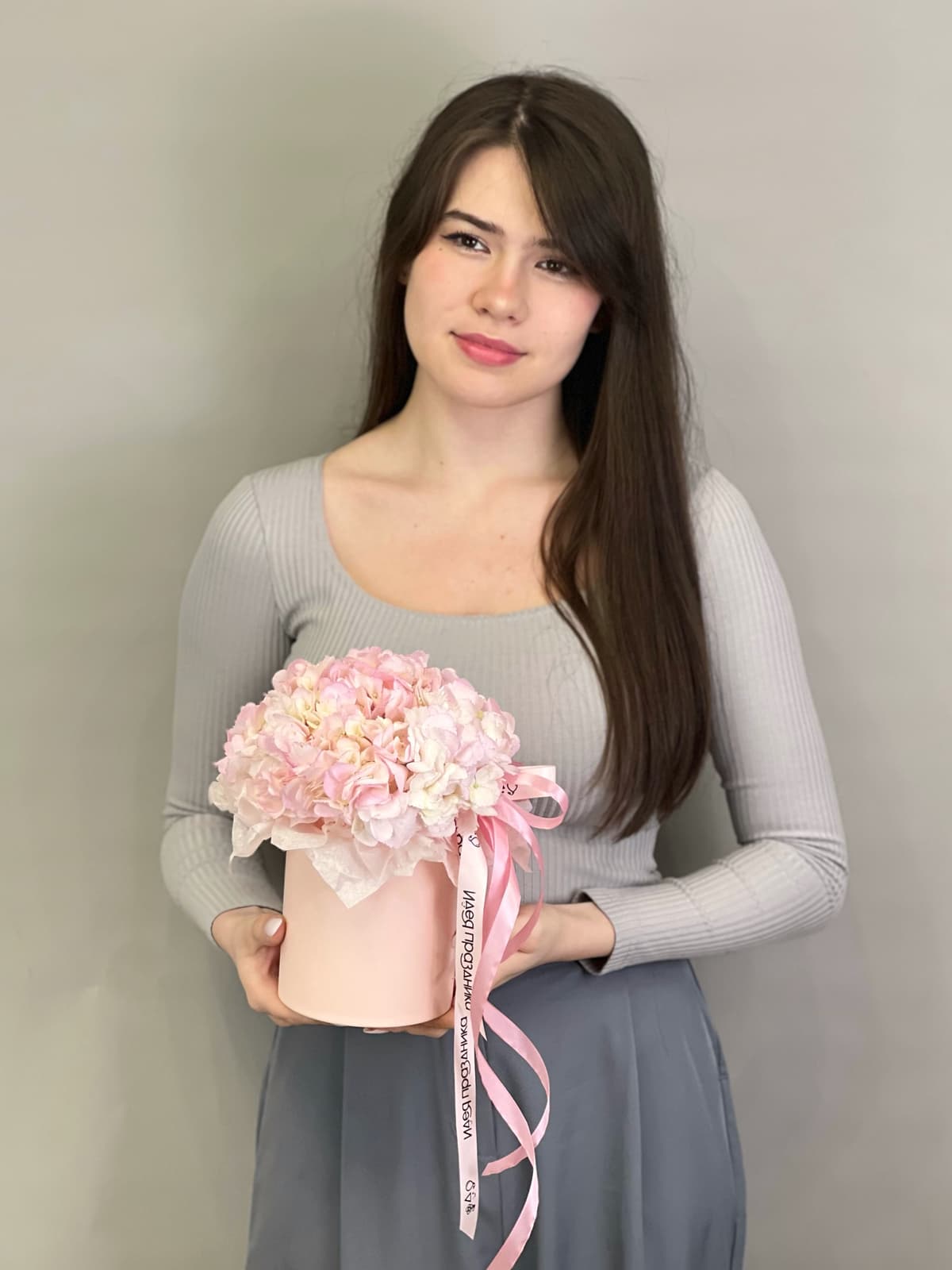 Шикарная розовая гортензия в шляпной коробке