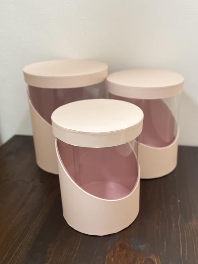 Шляпная коробка розовая с окном, 13 x h19 см Шляпная коробка розовая с окном, 13 x h19 см