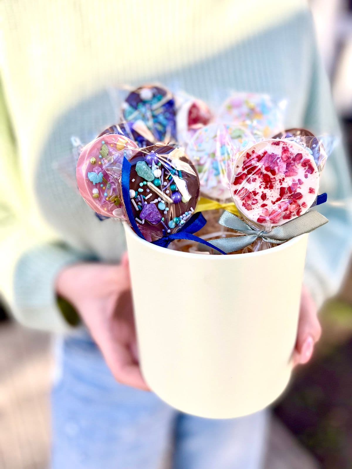 Шоколадный леденец 21 гр, темный в ассортименте