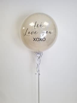 Стеклянный шар с надписью "ХО-ХО"