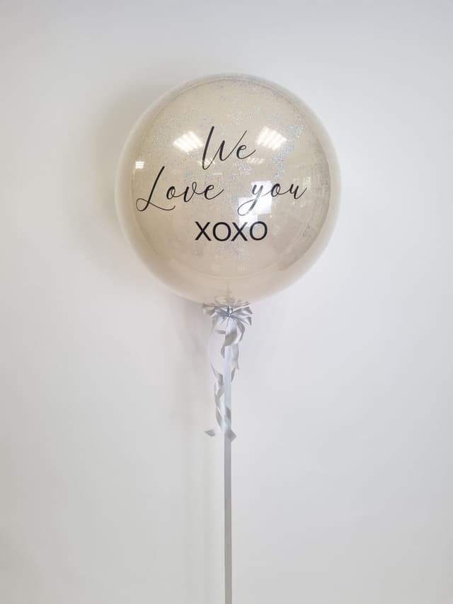 Стеклянный шар с надписью "ХО-ХО" Стеклянный шар с надписью "ХО-ХО"