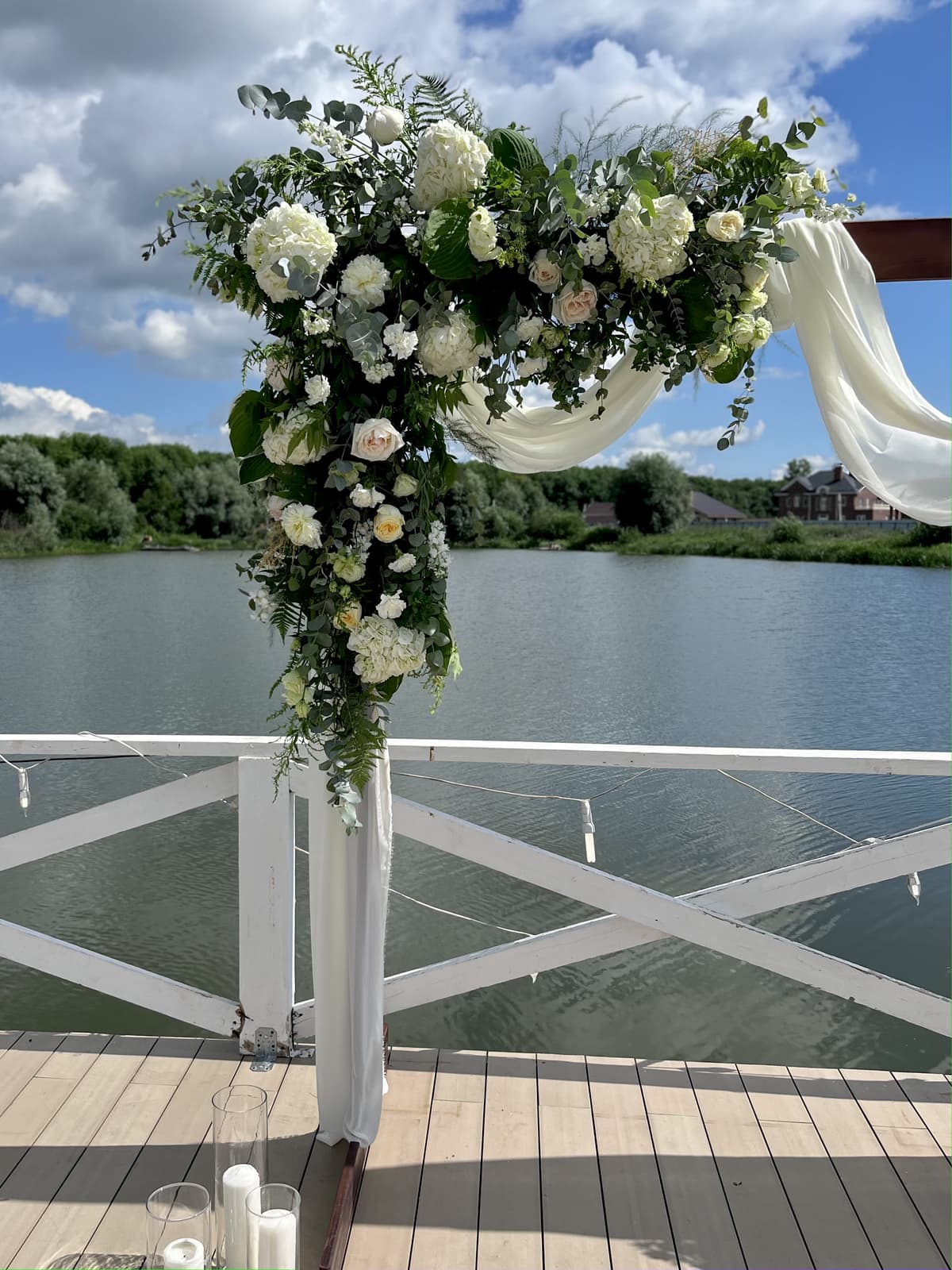 Свадебная арка из цветов «vanila wedding»