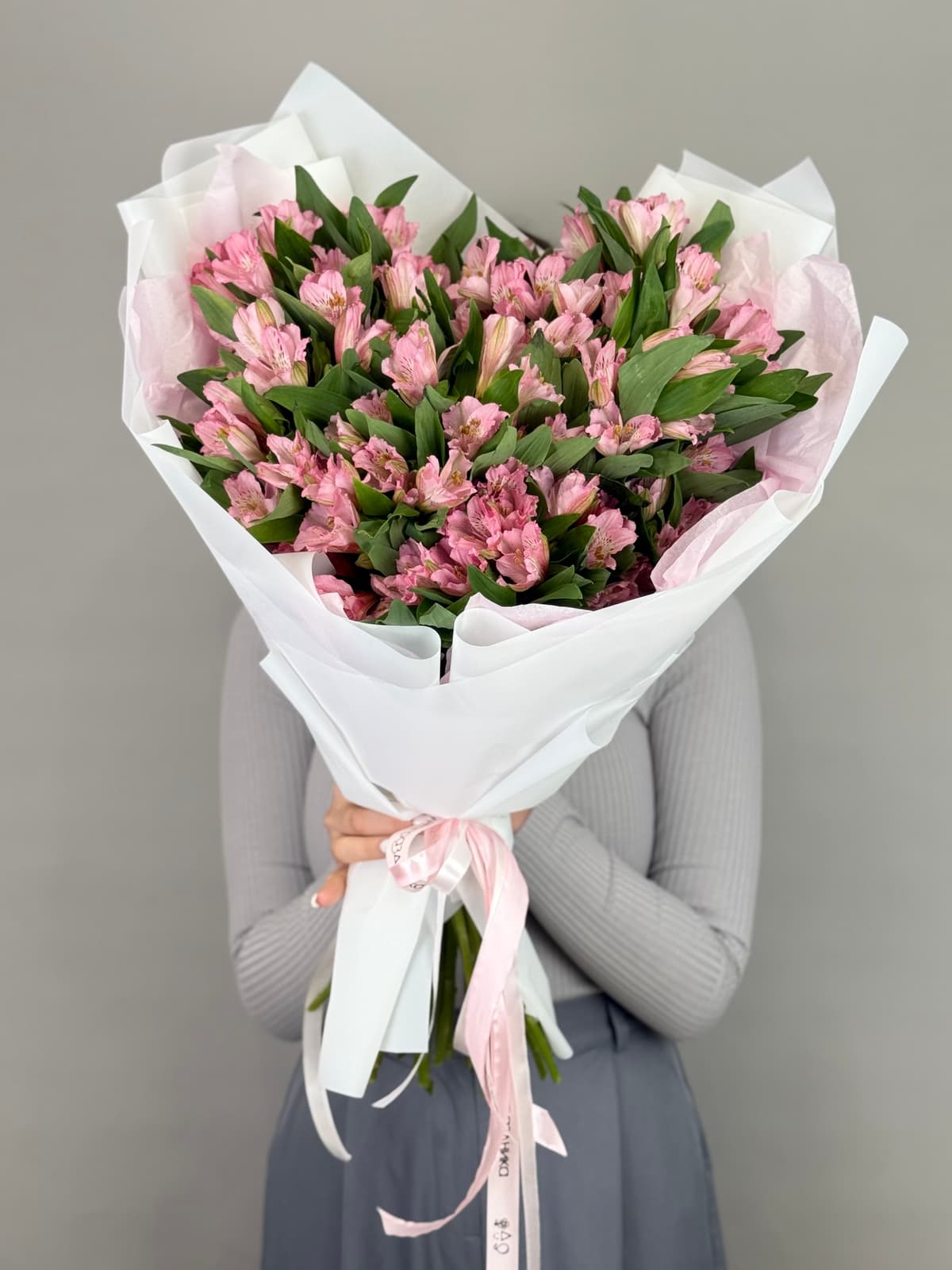 Свежий букет из 25 альстромерий "Primadonna"