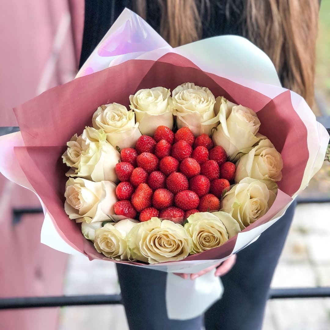 Съедобные букеты из клубники "Ванильное небо"