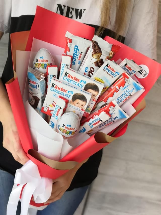 Вкусные букеты "Kinder mini girl" Вкусные букеты "Kinder mini girl"