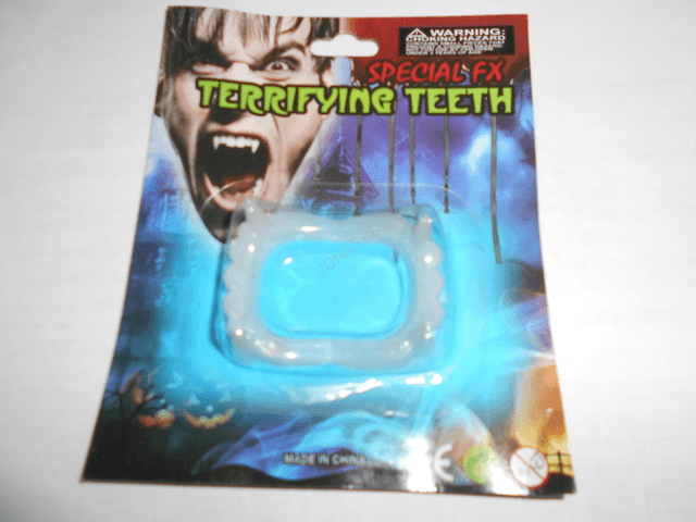 Зубы карнавальные "Челюсть вампира" Зубы карнавальные "Челюсть вампира"